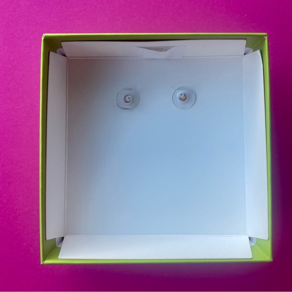 NWT Betsey Johnson Big Yellow Flower Earrings - Picture 6 of 6